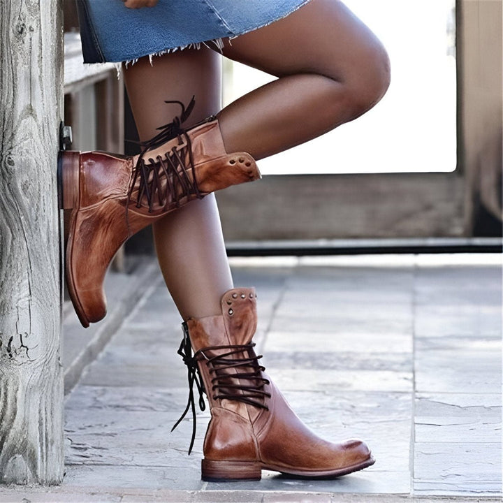 Annia - Leather boots with laces