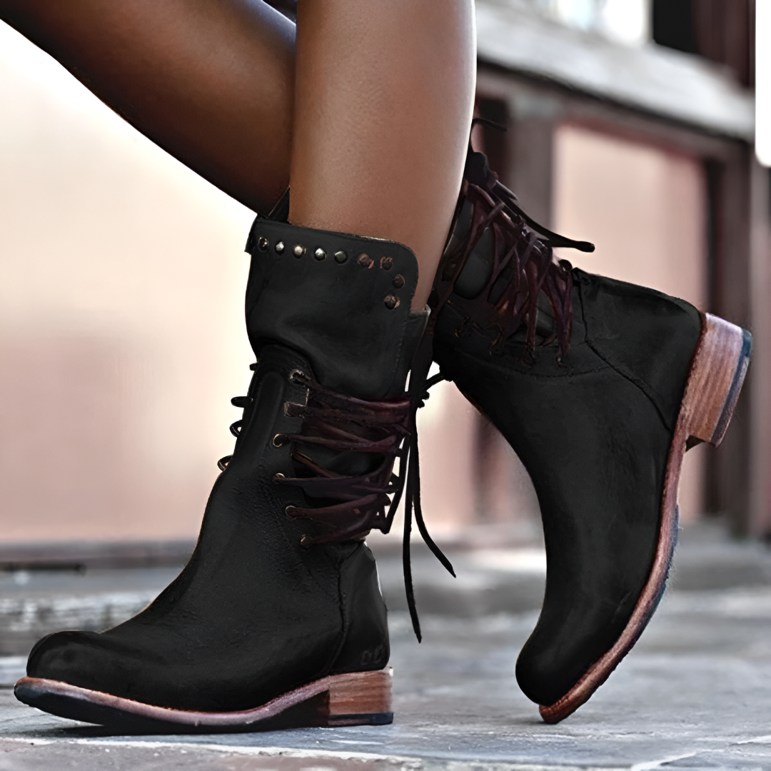 Annia - Leather boots with laces